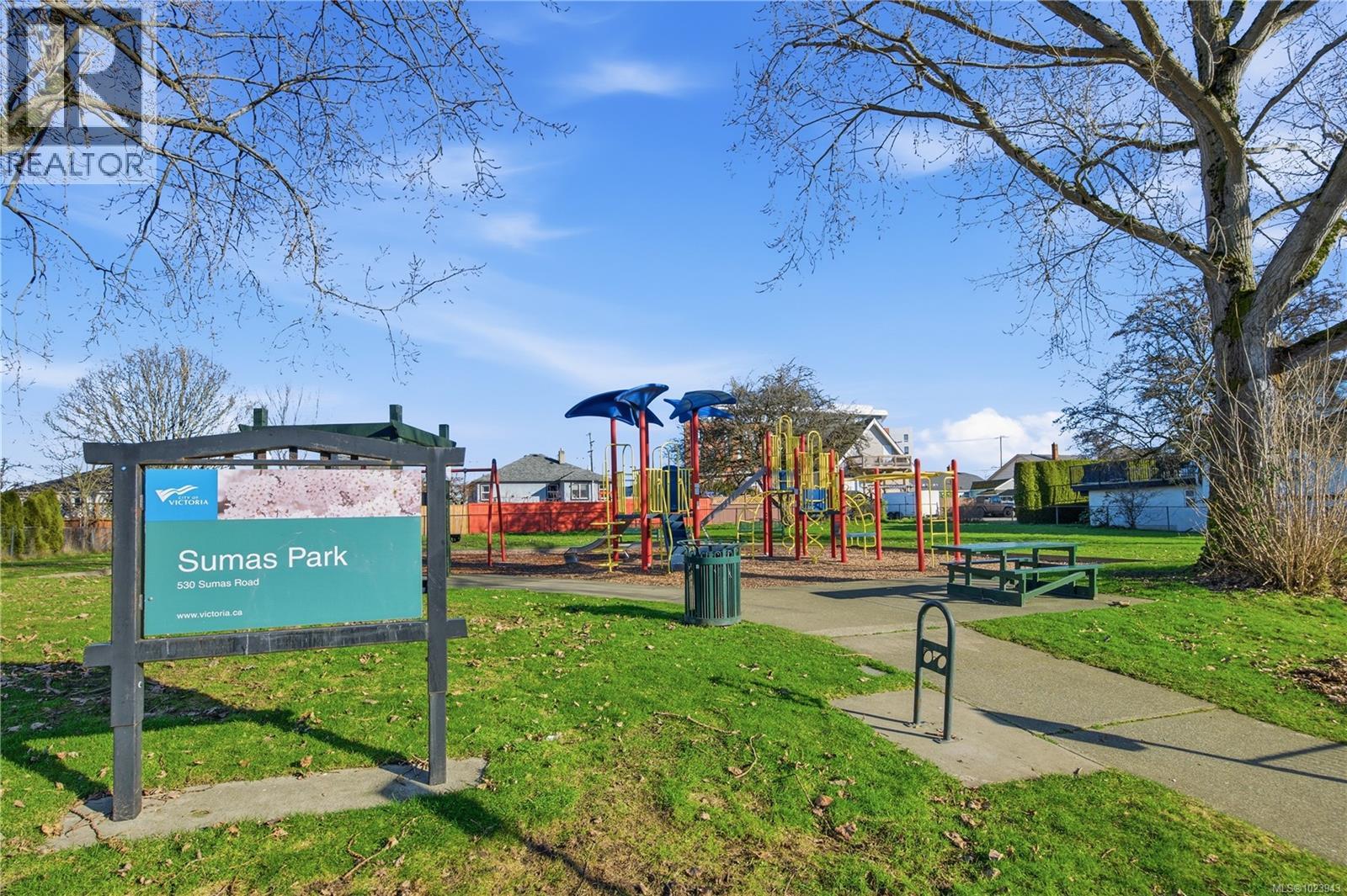 525 Sumas St, Victoria