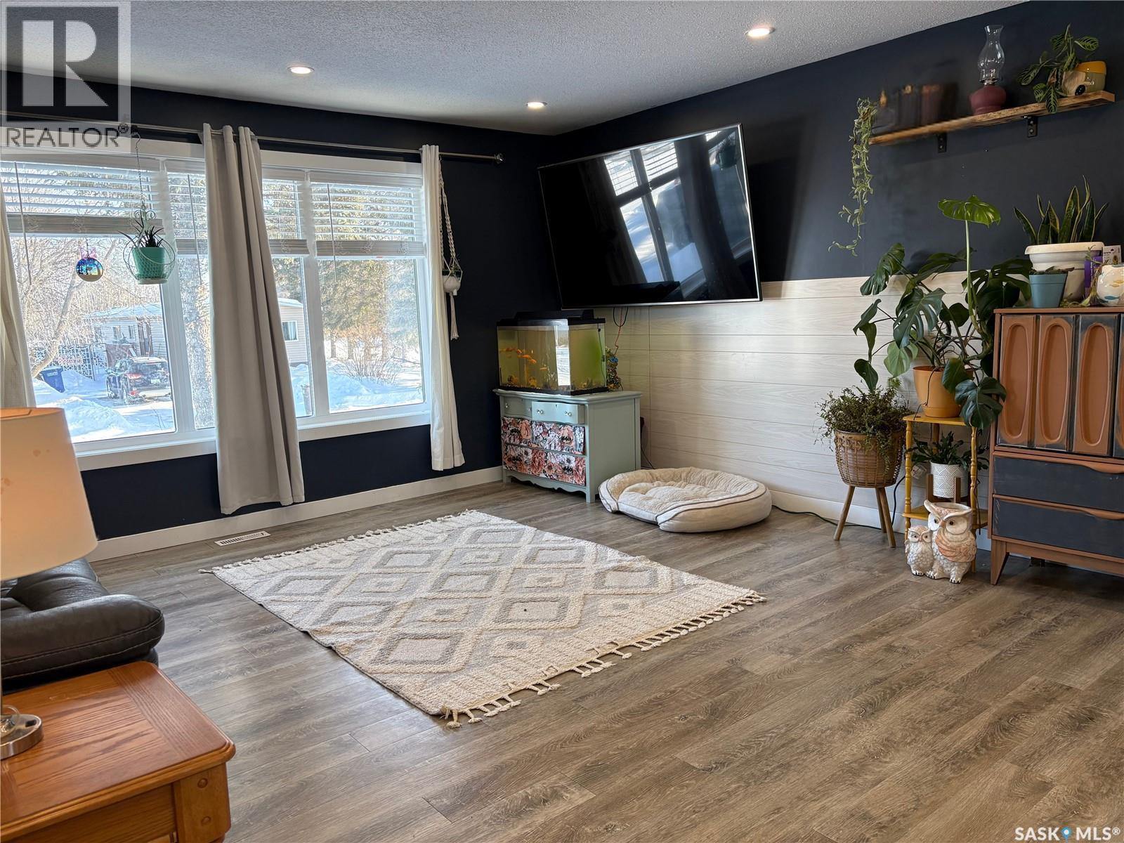 109 5th STREET - Photo 4 of 39, Humboldt, Saskatchewan