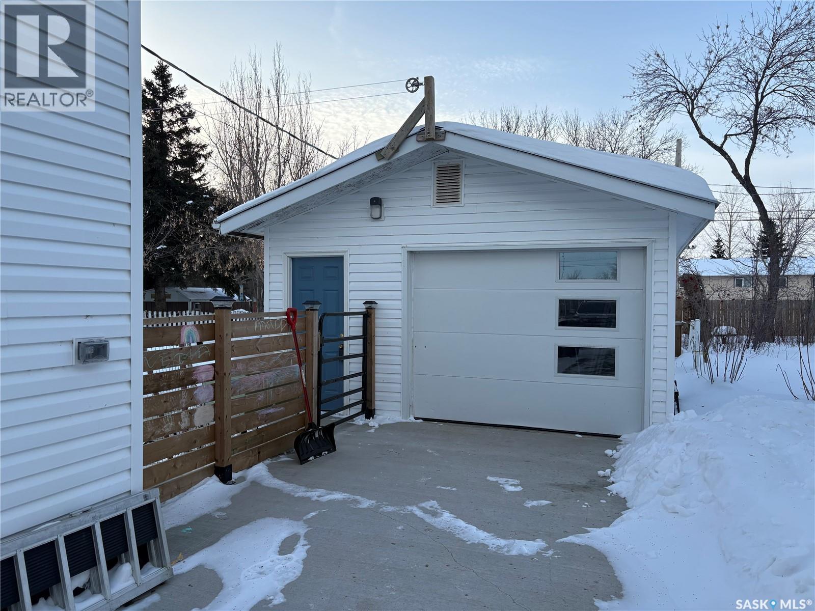 109 5th STREET - Photo 3 of 39, Humboldt, Saskatchewan