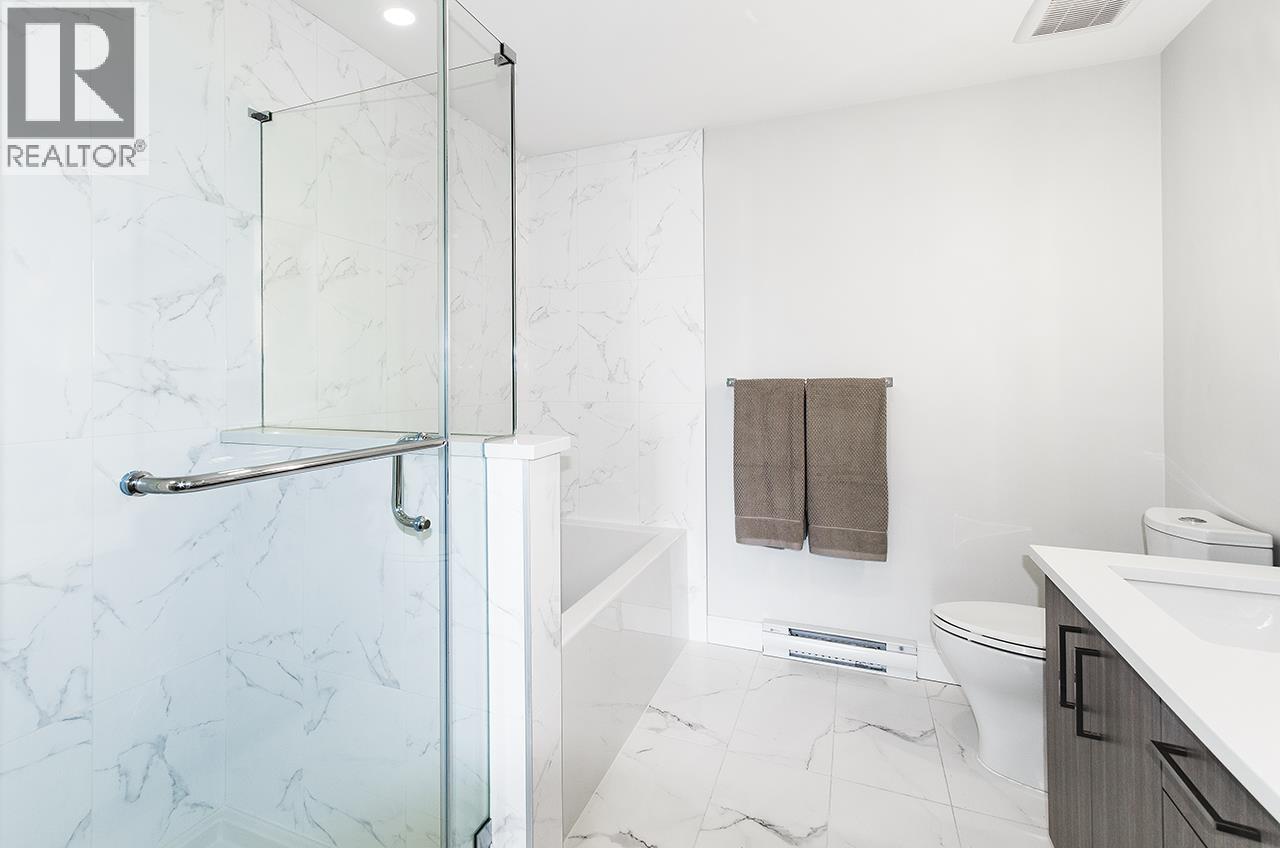 411 1633 TATLOW AVENUE, North Vancouver