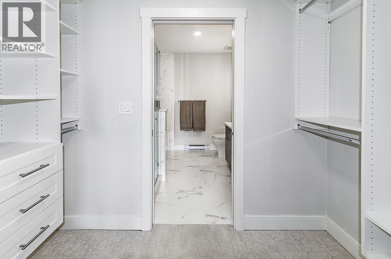 411 1633 TATLOW AVENUE, North Vancouver