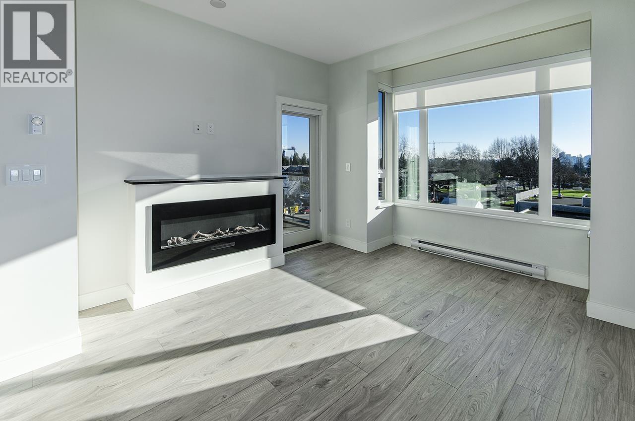 411 1633 TATLOW AVENUE, North Vancouver