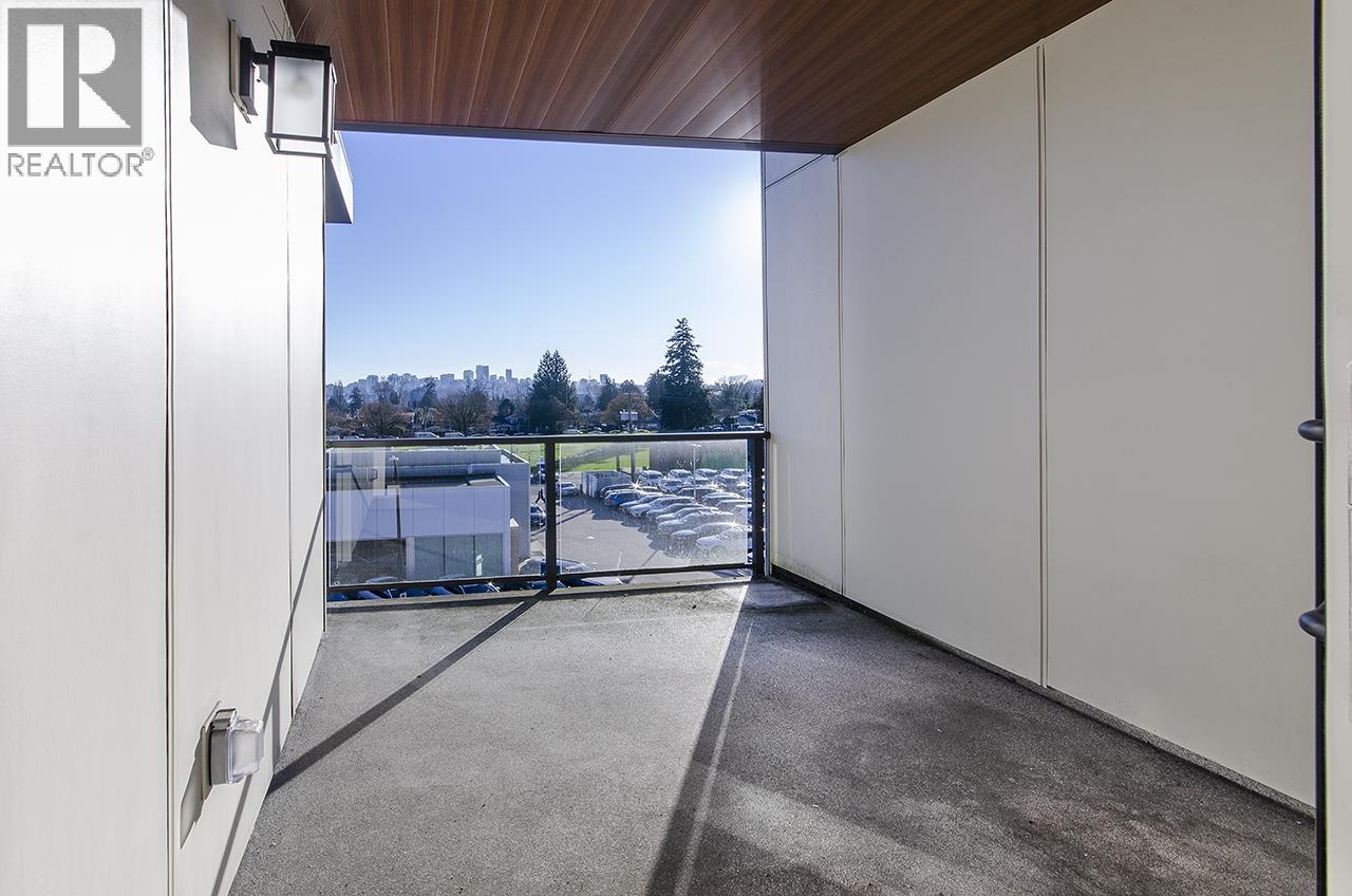 411 1633 TATLOW AVENUE, North Vancouver