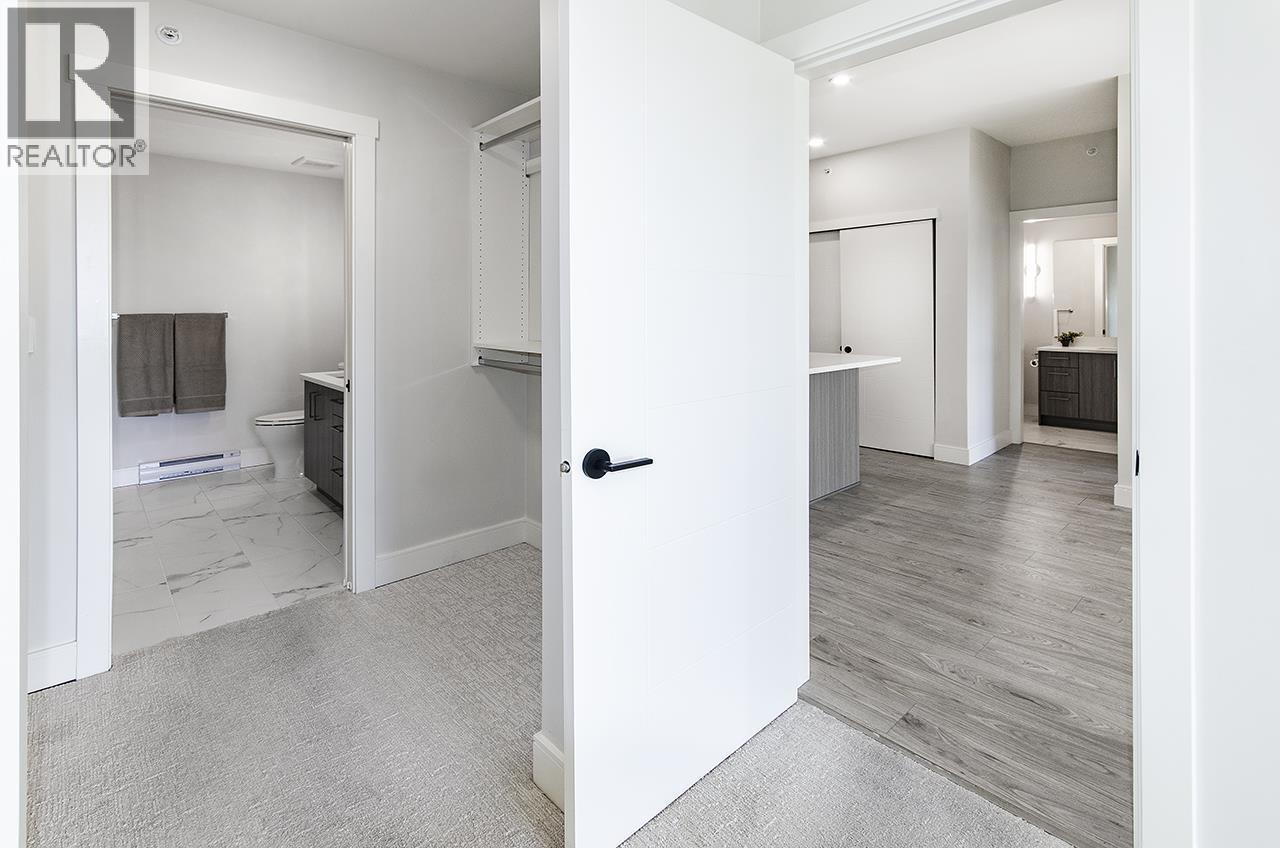 411 1633 TATLOW AVENUE, North Vancouver