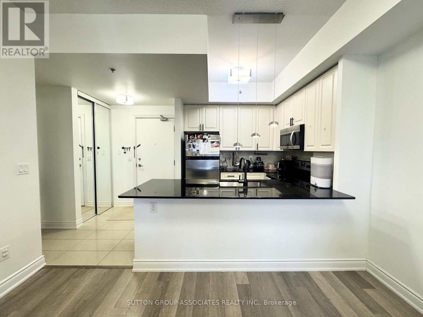 760 Sheppard Avenue West 802