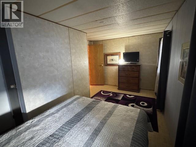 #3 746 THOMPSON AVENUE - 13