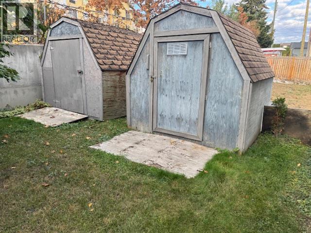 #3 746 THOMPSON AVENUE - 24