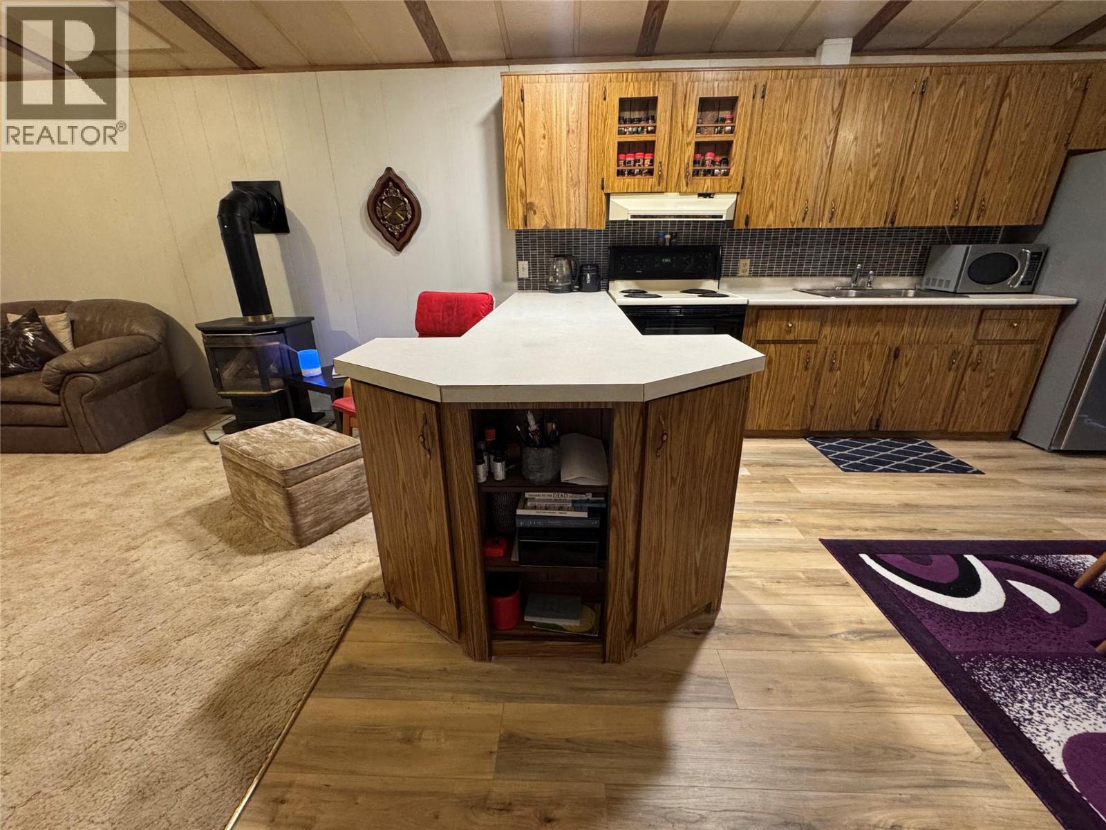 #3 746 THOMPSON AVENUE - 7