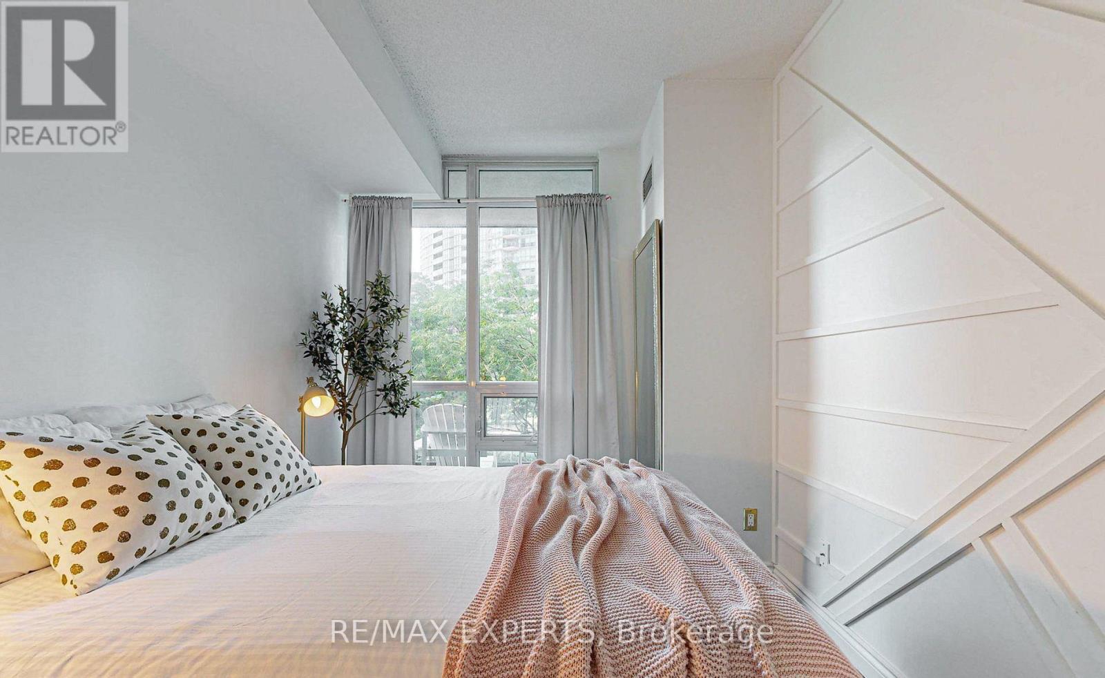 #355 209 FORT YORK BOULEVARD - 26