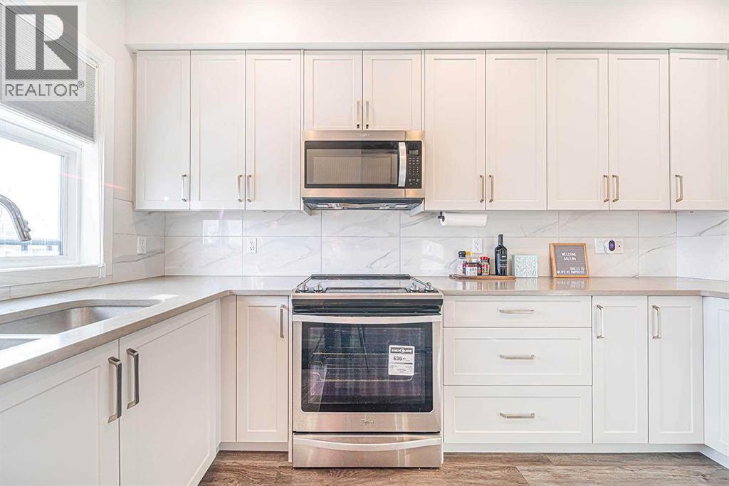 Single Family House for Sale in  Les Jardins Park SE Douglasdale/Glen Calgary 