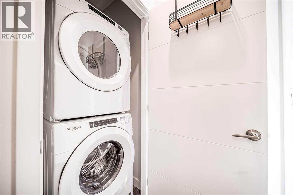 Single Family House for Sale in  Les Jardins Park SE Douglasdale/Glen Calgary 