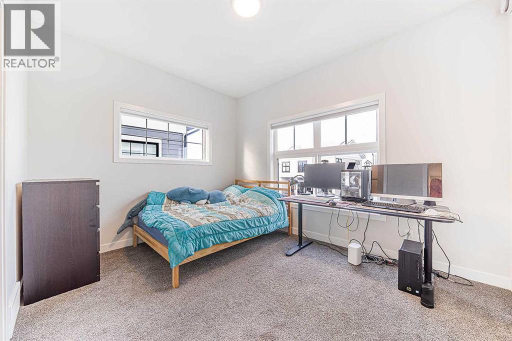 Single Family House for Sale in  Les Jardins Park SE Douglasdale/Glen Calgary 