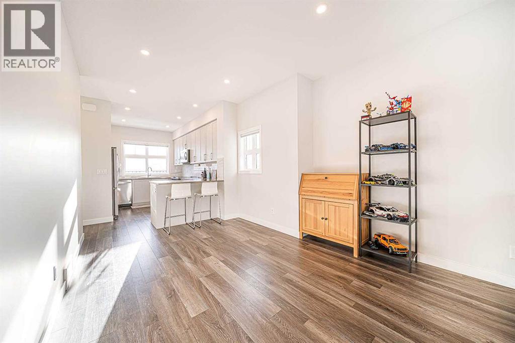 Single Family House for Sale in  Les Jardins Park SE Douglasdale/Glen Calgary 