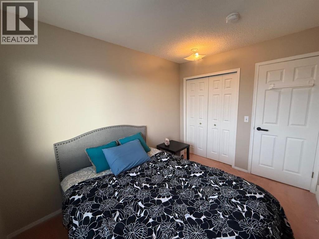 Single Family House for Sale in  Sierra Morena Boulevard SW Signal Hill Calgary 