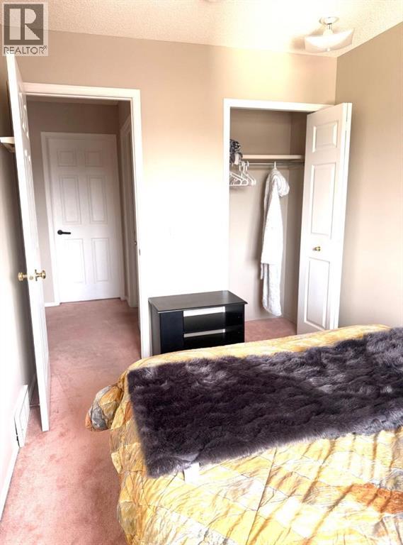 Single Family House for Sale in  Sierra Morena Boulevard SW Signal Hill Calgary 