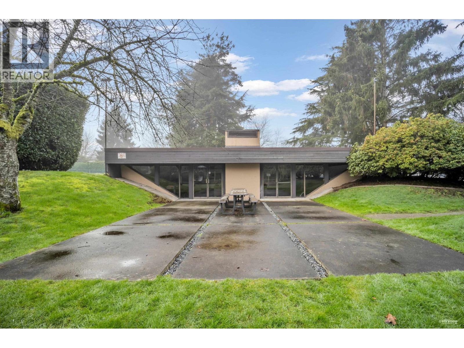 100 10200 4TH AVENUE, Richmond