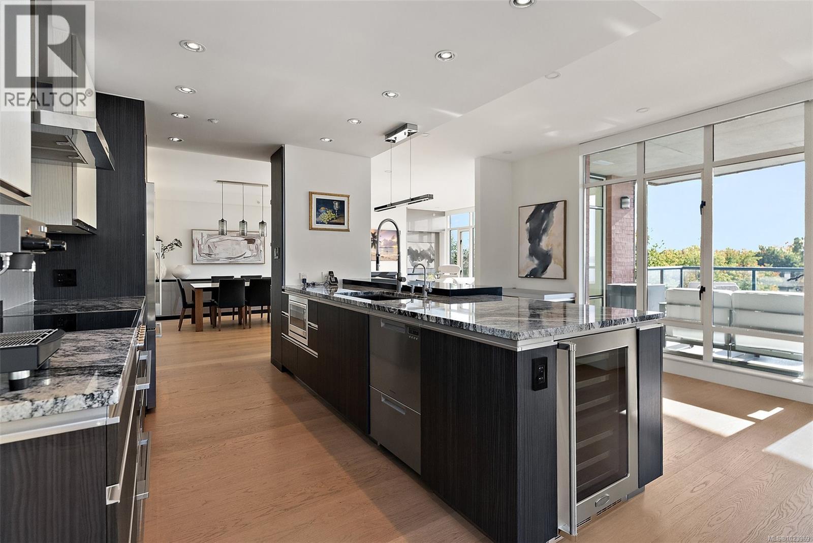 631 21 Dallas Road, Victoria