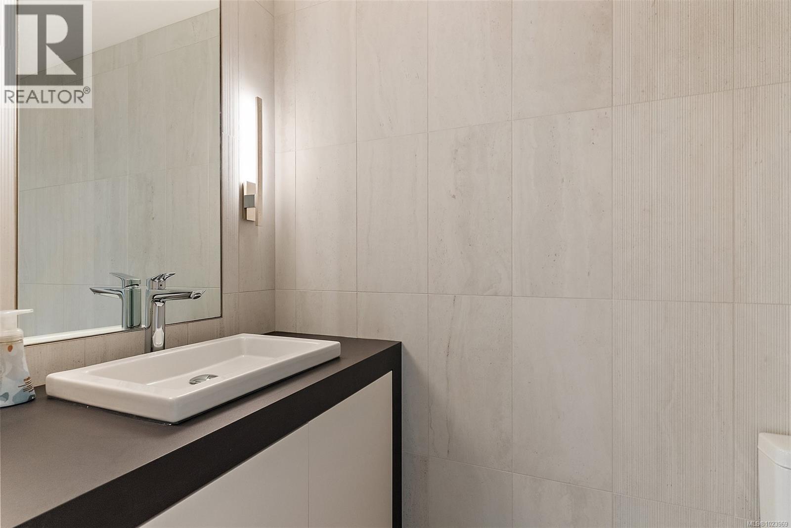 631 21 Dallas Road, Victoria