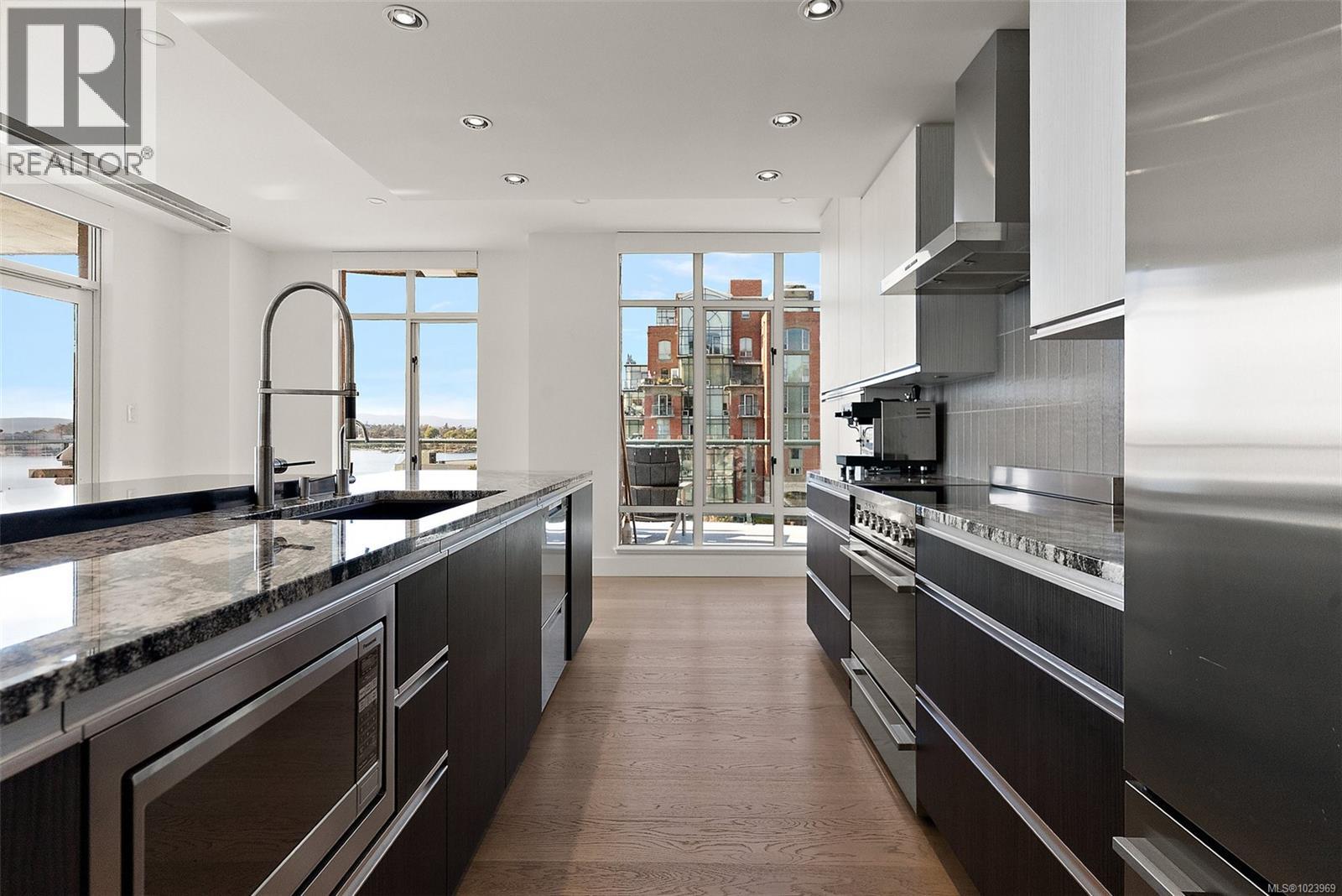 631 21 Dallas Road, Victoria