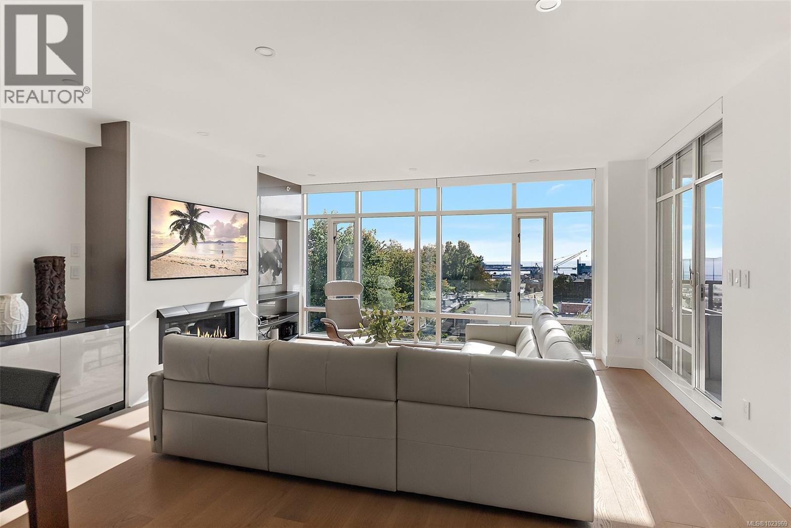 631 21 Dallas Road, Victoria