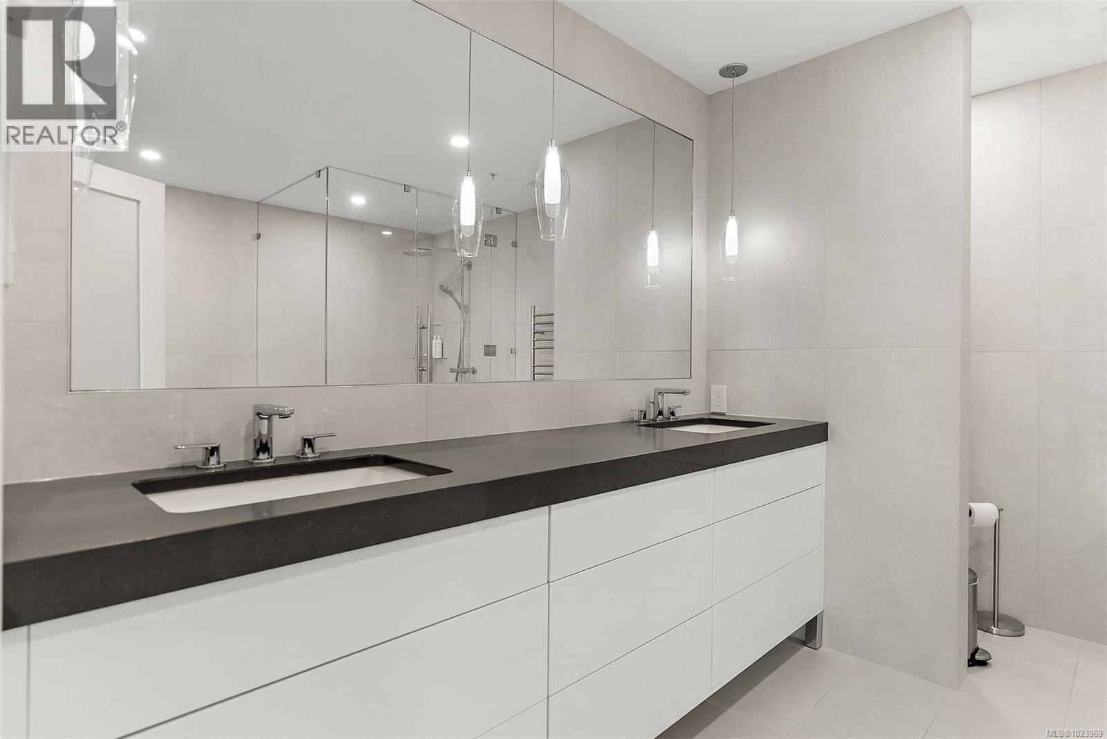 631 21 Dallas Road, Victoria