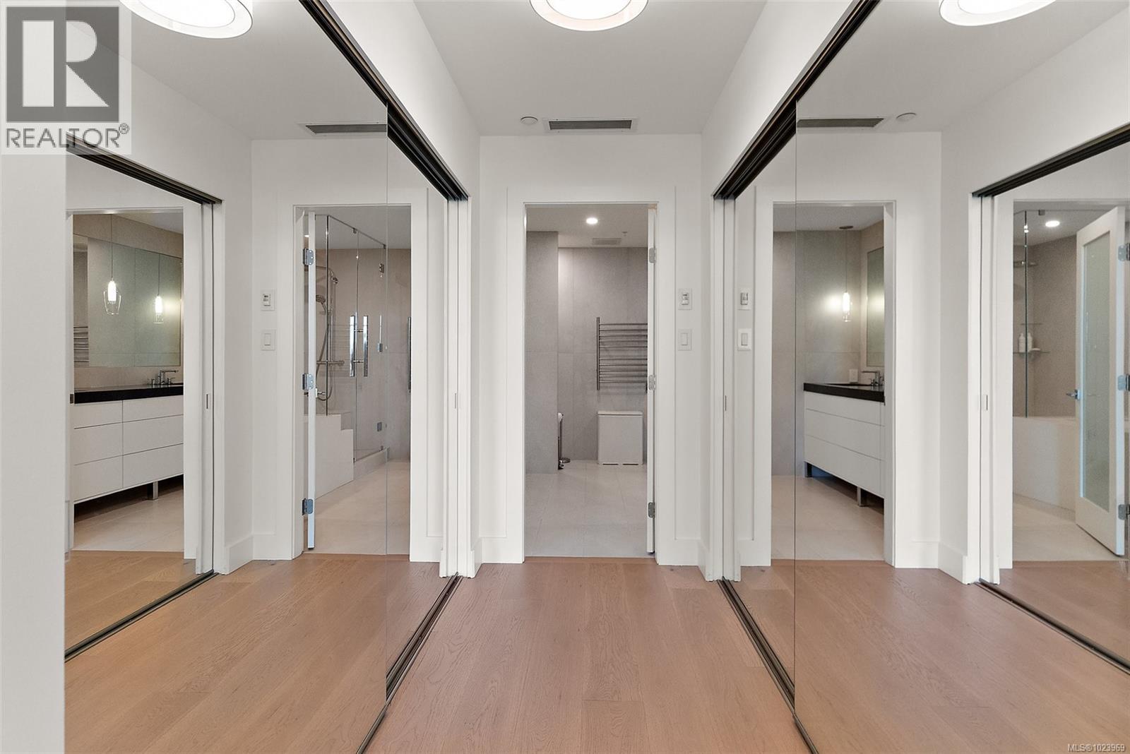 631 21 Dallas Road, Victoria