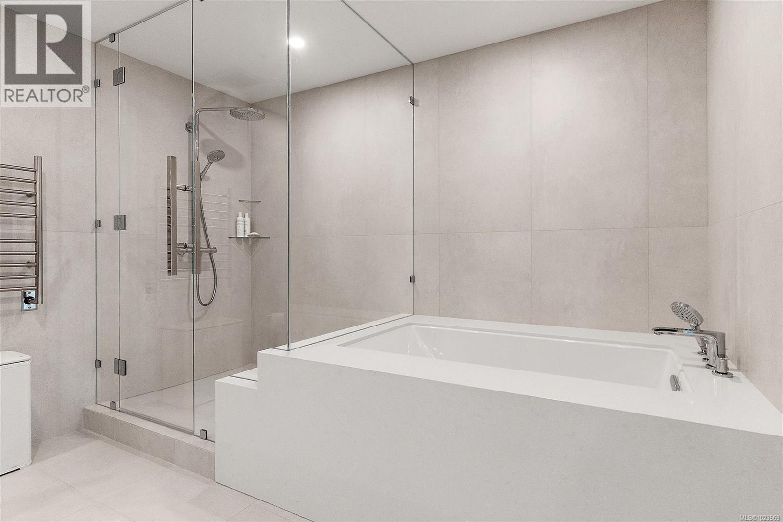 631 21 Dallas Road, Victoria