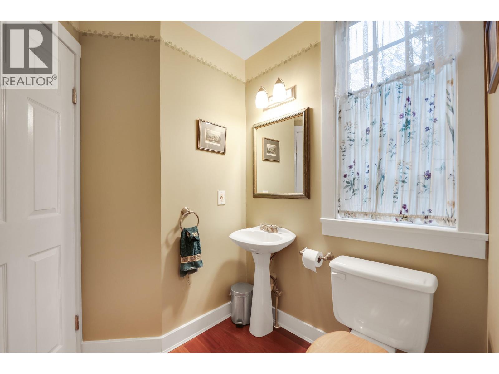 1509 MAHON AVENUE, North Vancouver