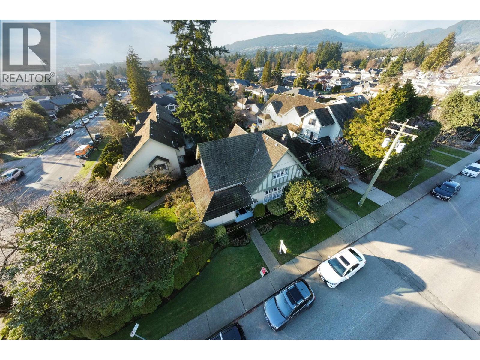 1509 MAHON AVENUE, North Vancouver