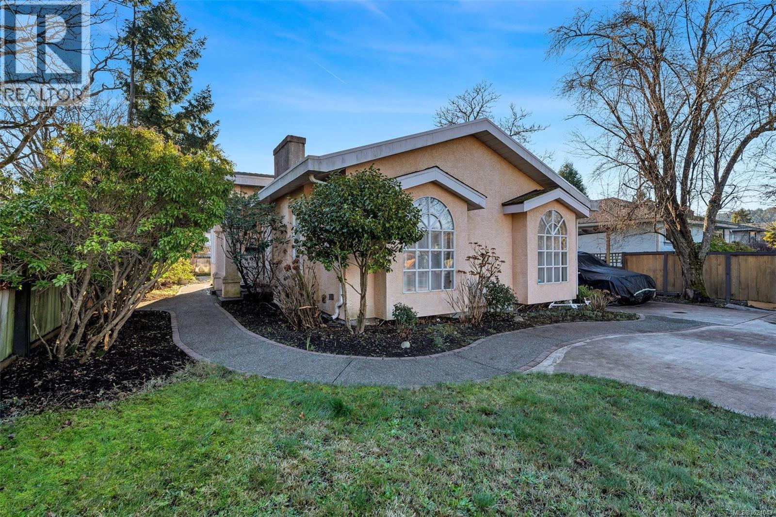  4354 Columbia Drive, Saanich