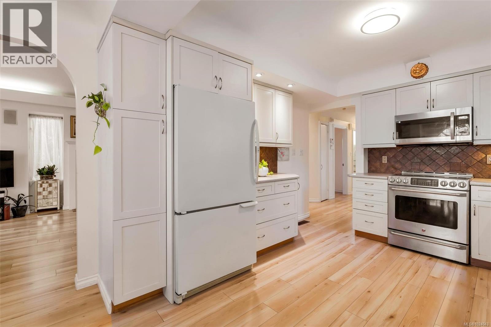  4354 Columbia Drive, Saanich