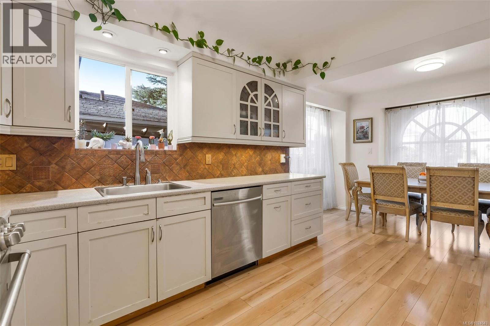  4354 Columbia Drive, Saanich