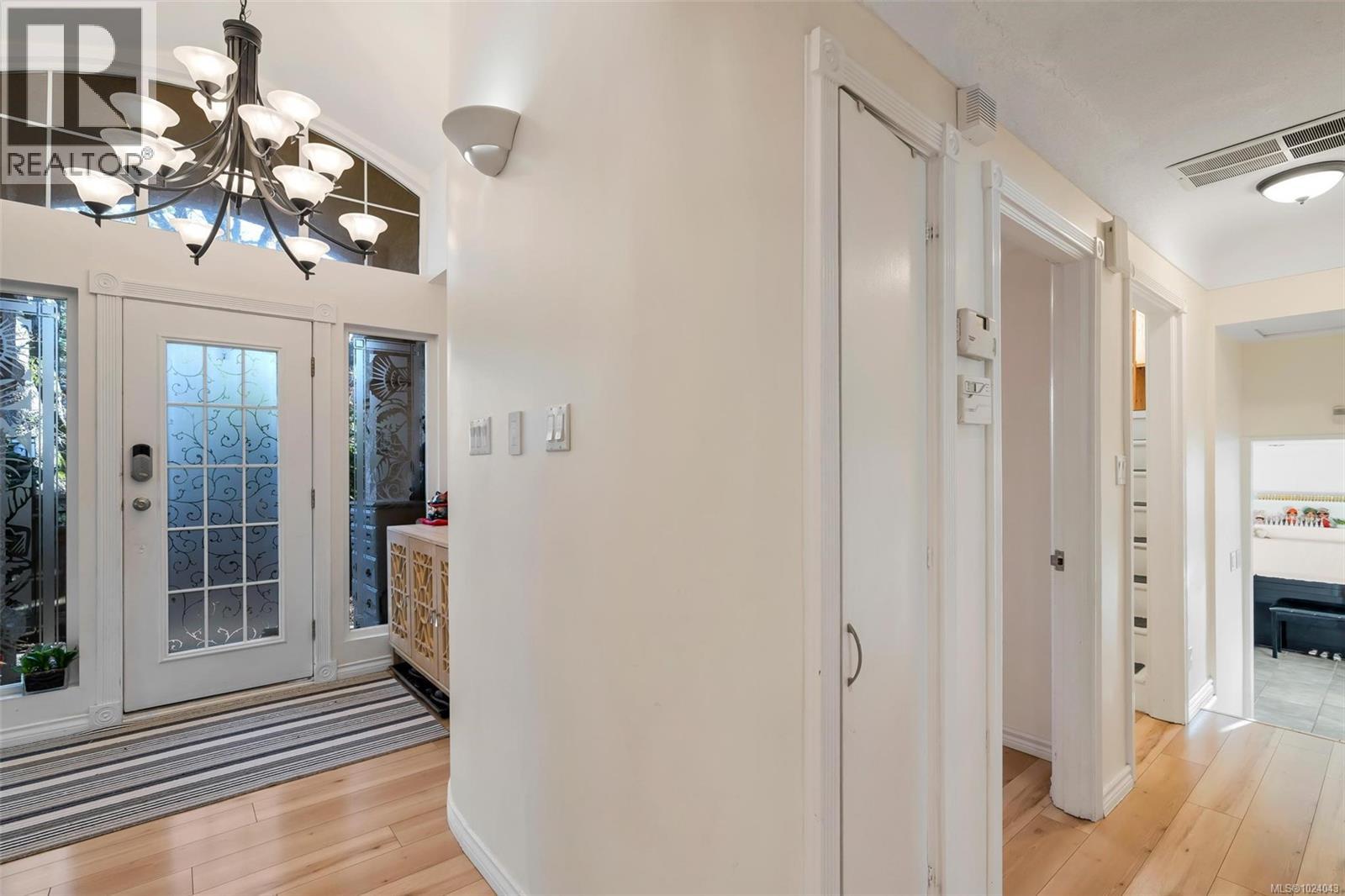  4354 Columbia Drive, Saanich