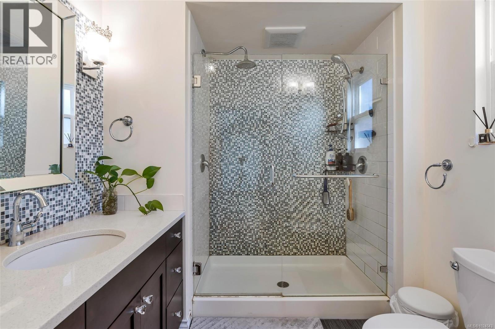  4354 Columbia Drive, Saanich