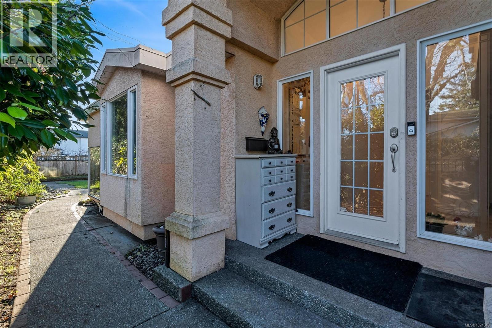  4354 Columbia Drive, Saanich