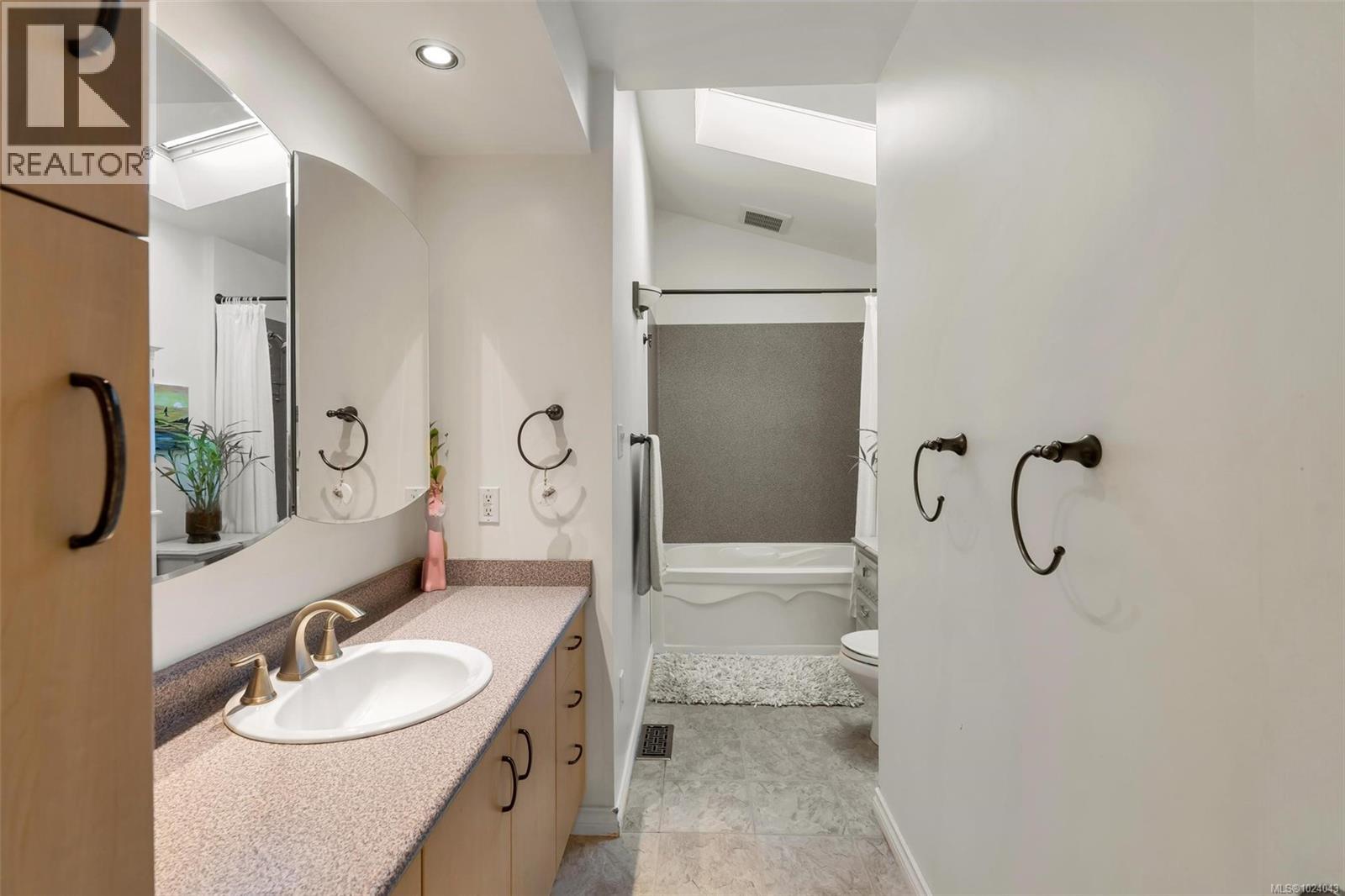  4354 Columbia Drive, Saanich