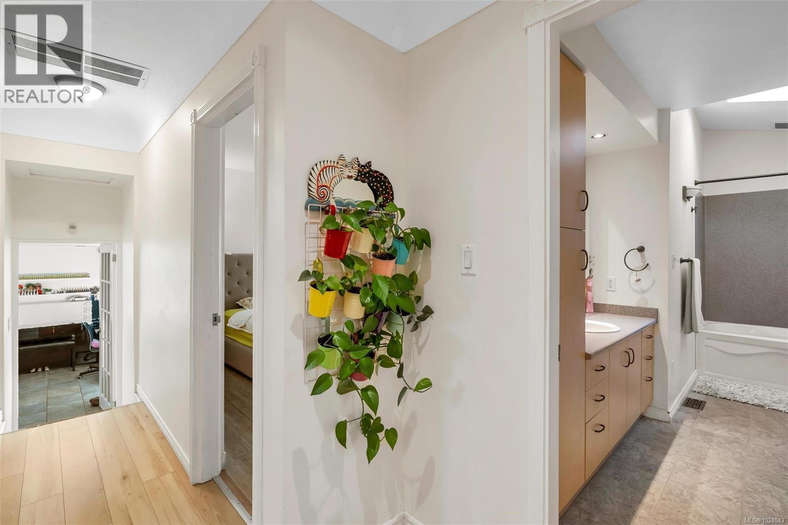  4354 Columbia Drive, Saanich