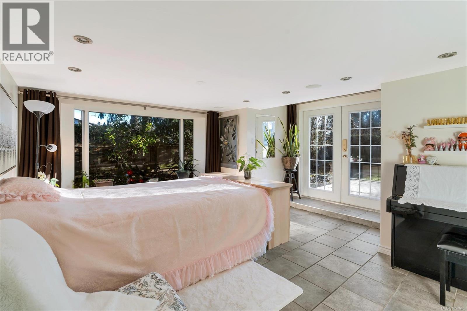  4354 Columbia Drive, Saanich