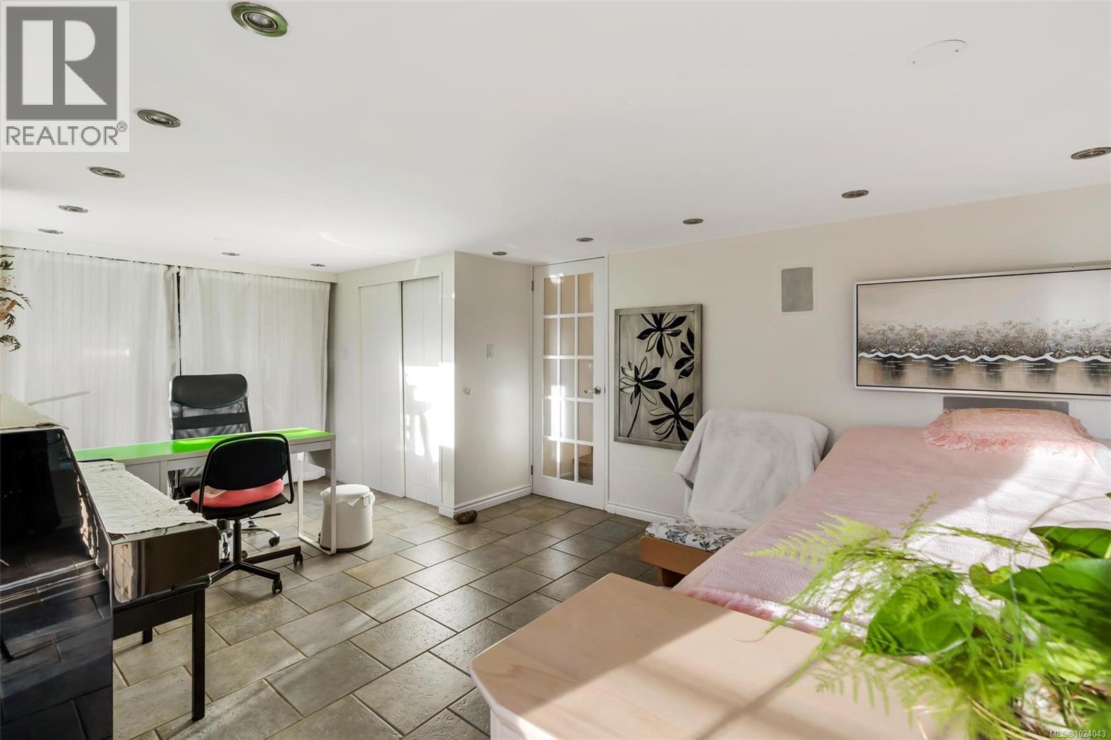  4354 Columbia Drive, Saanich