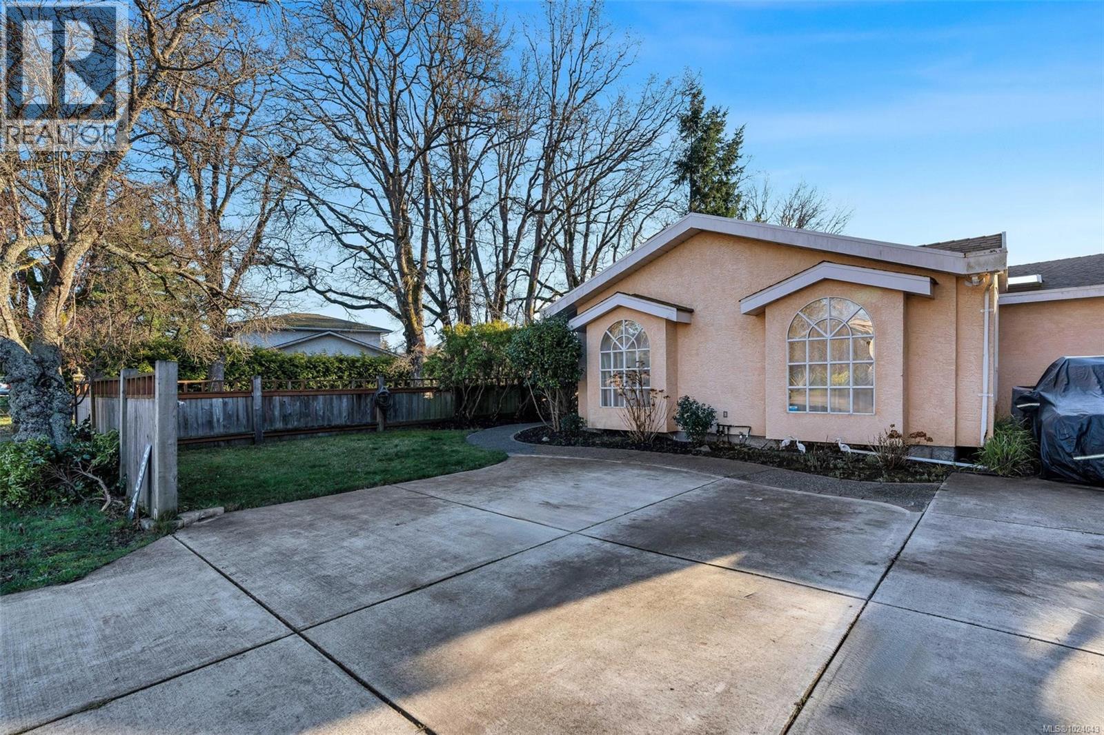  4354 Columbia Drive, Saanich
