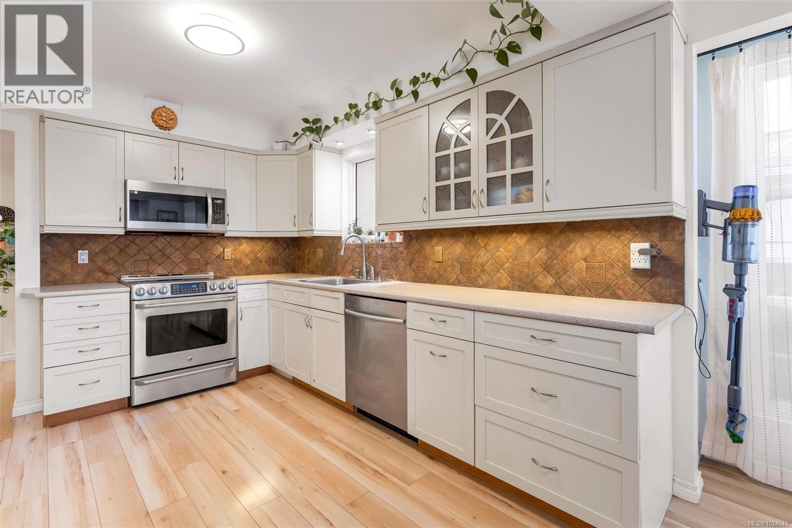  4354 Columbia Drive, Saanich