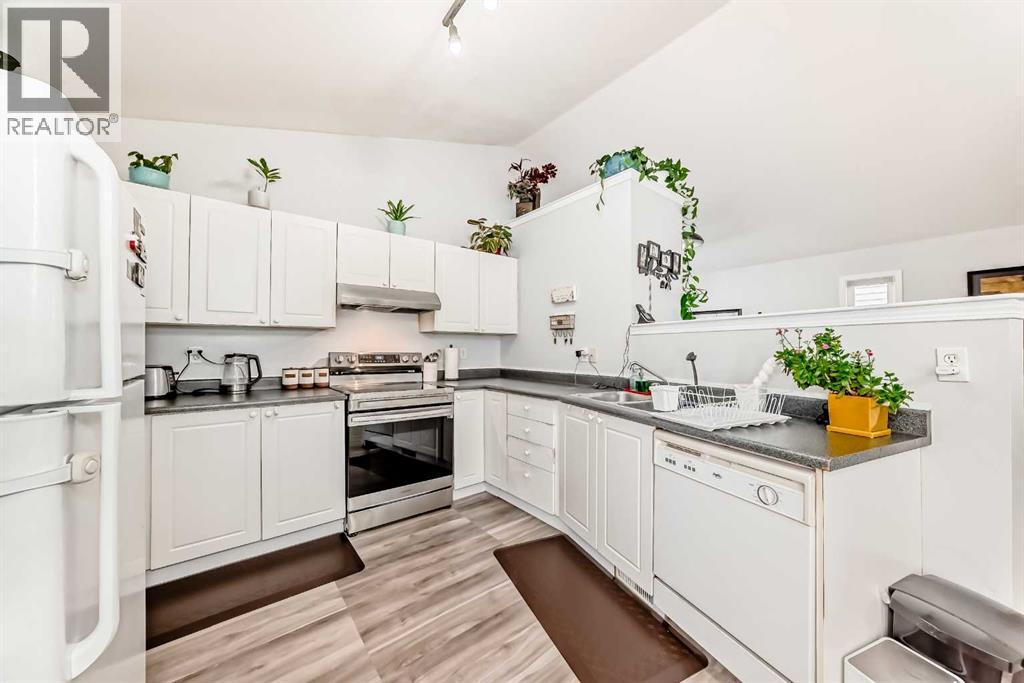 Single Family House 4 Level for Sale in  Los Alamos Place NE Monterey Park Calgary 