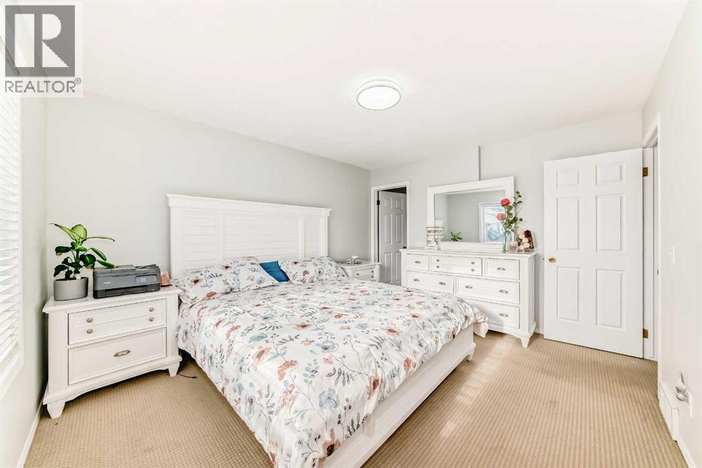 Single Family House 4 Level for Sale in  Los Alamos Place NE Monterey Park Calgary 