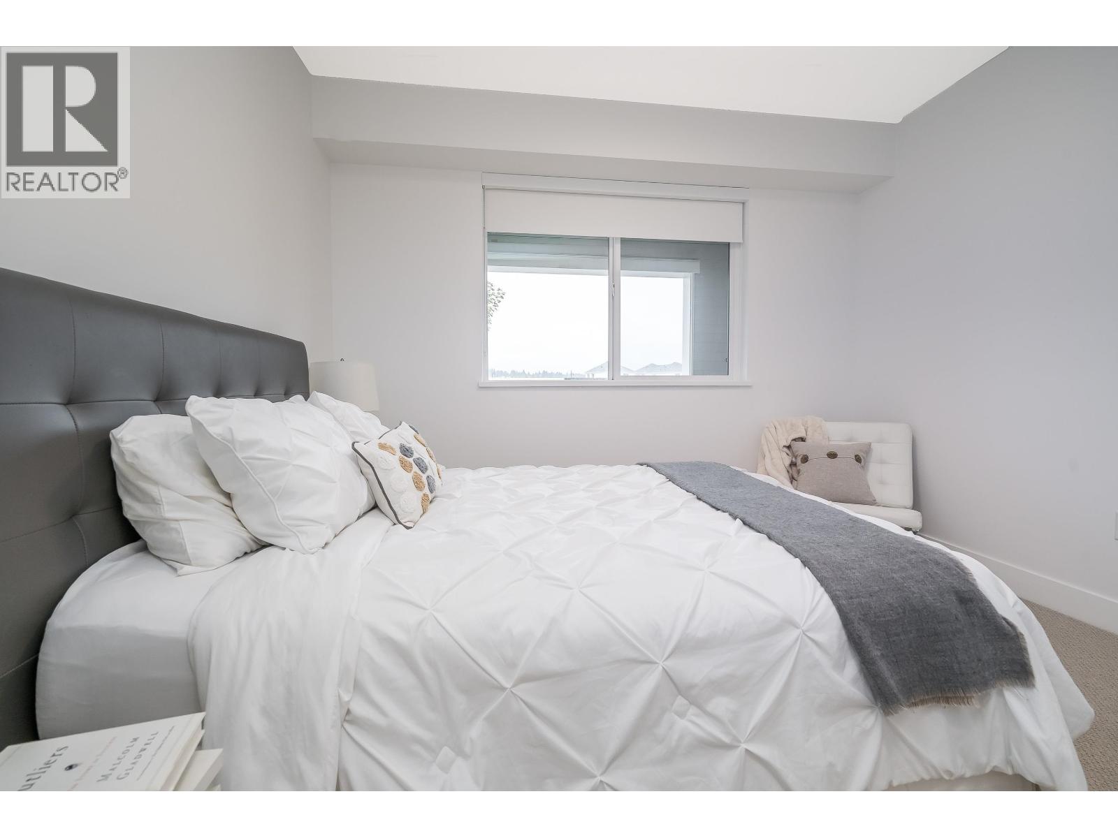 #102-320 RIDGE Street, Delta