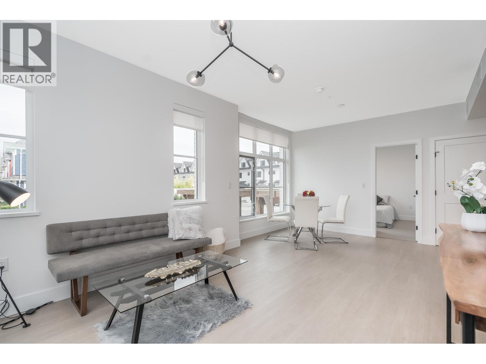 #102-320 RIDGE Street, Delta