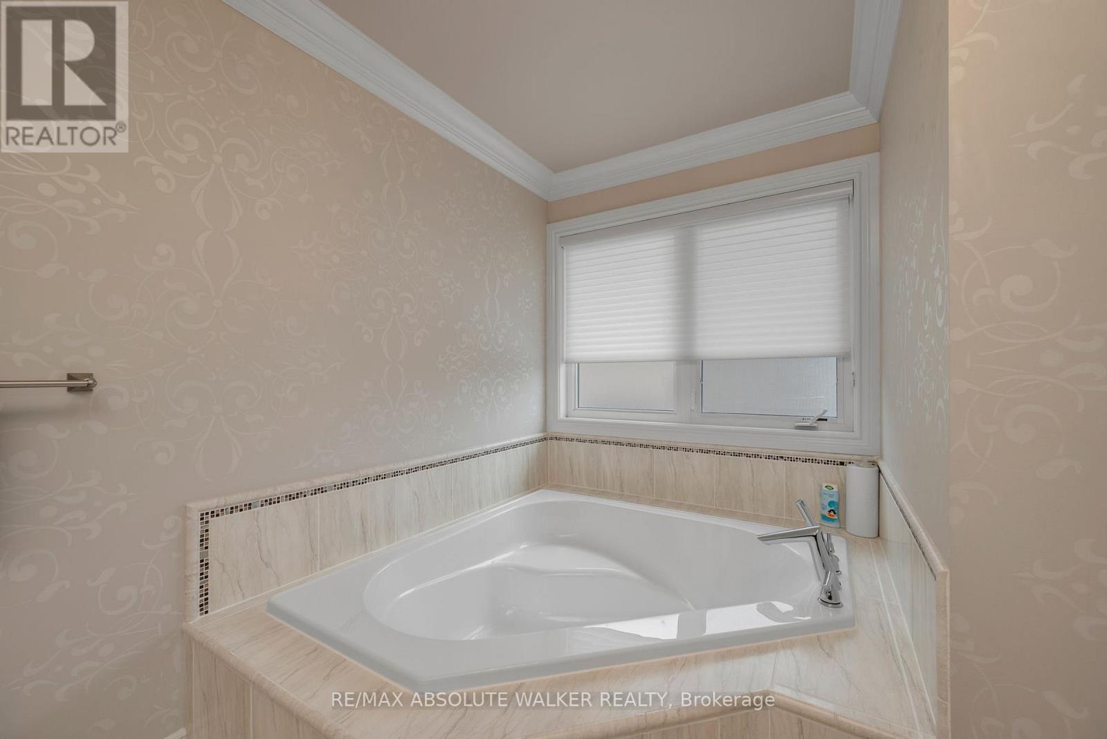 11 TRADEWINDS DRIVE — photo 24