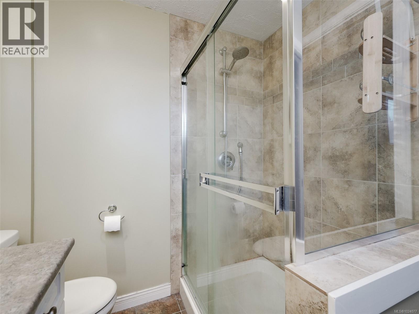 668 Charmar Cres, Langford