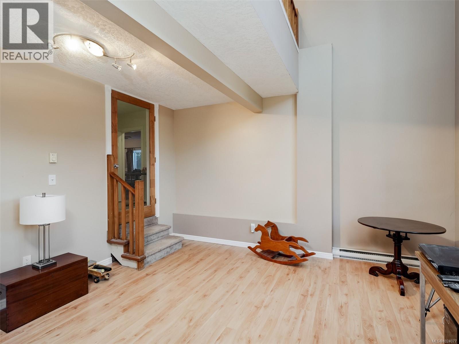 668 Charmar Cres, Langford