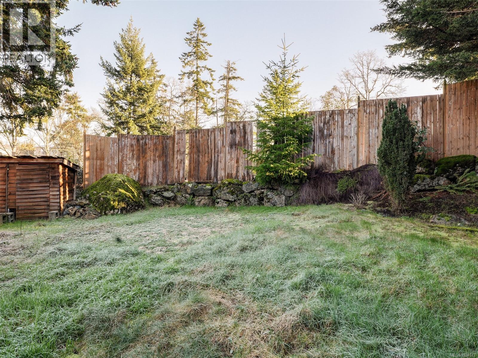 668 Charmar Cres, Langford