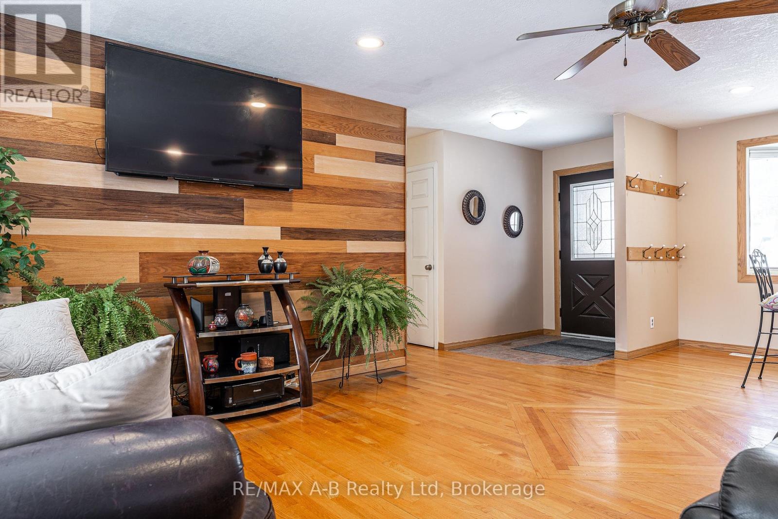 332 WIDDER STREET E - 11